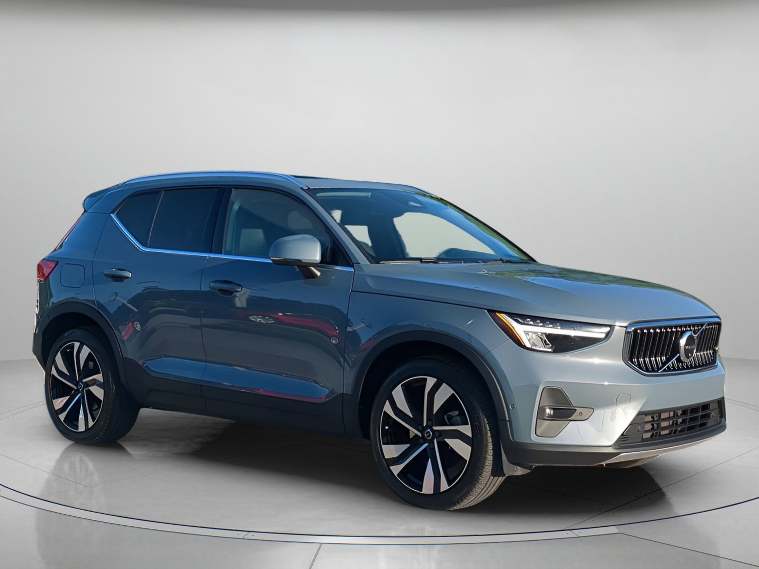 Used 2023 Volvo XC40 B5 Plus w/ Protection Package Premier image 37