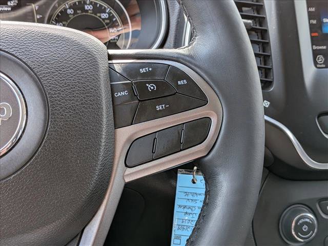 Used 2019 Jeep Cherokee Latitude w/ Cold Weather Group AWD/4WD image 13