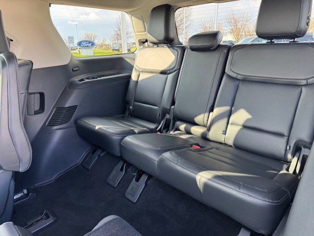 Certified 2025 Ford Expedition Platinum w/ Driver's Package image 31