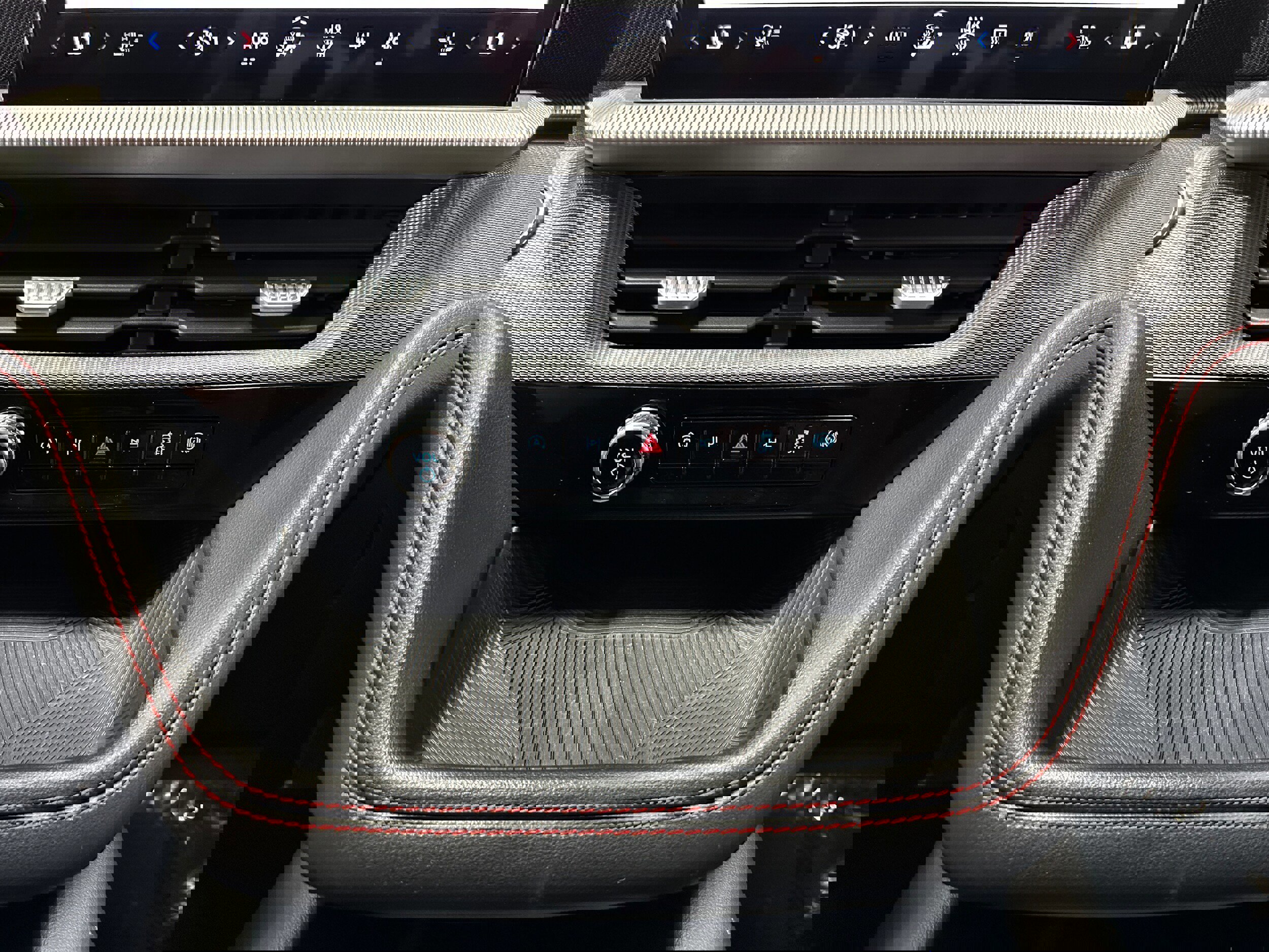 Certified 2025 Ford Explorer ST-Line image 24