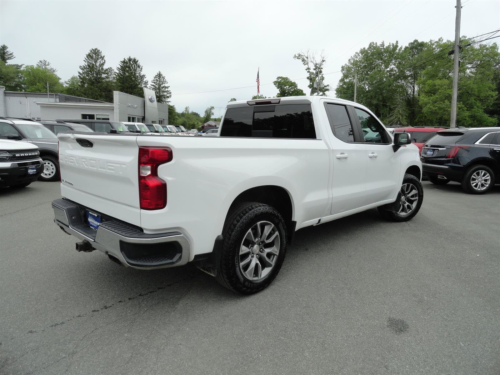 Used 2021 Chevrolet Silverado 1500 LT AWD/4WD image 5