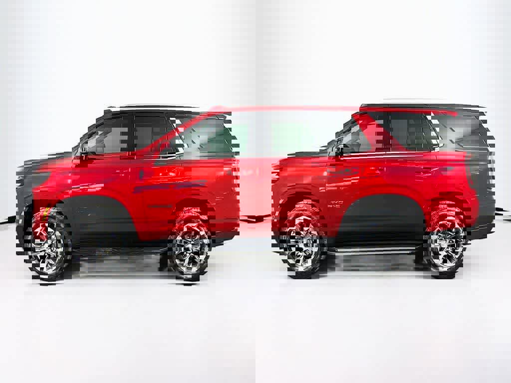 Used 2025 Chevrolet Tahoe LT w/ Comfort Package image 2