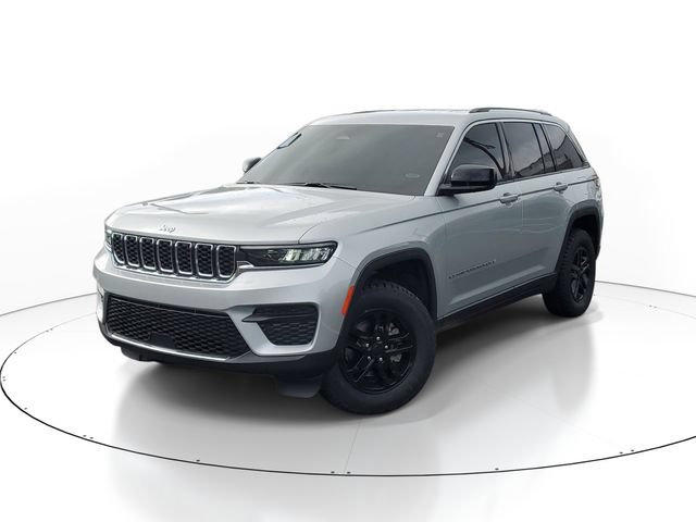 Used 2022 Jeep Grand Cherokee Laredo w/ Luxury Tech Group I AWD/4WD image 1