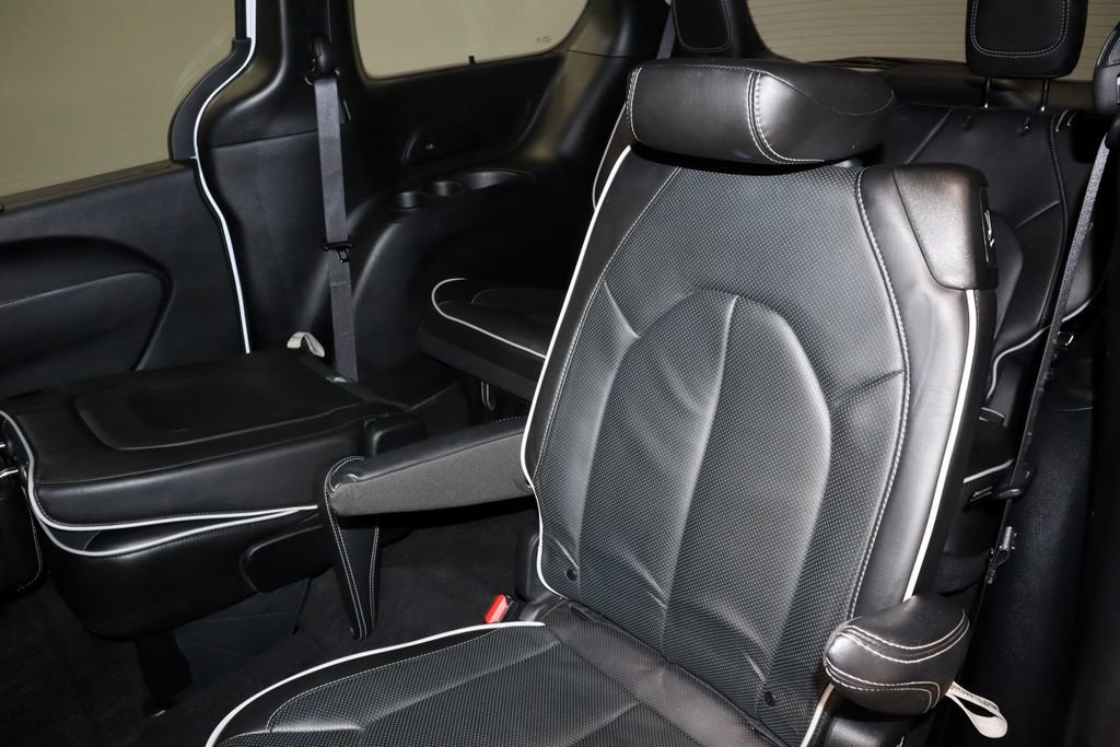 Used 2025 Chrysler Pacifica Limited FWD image 24