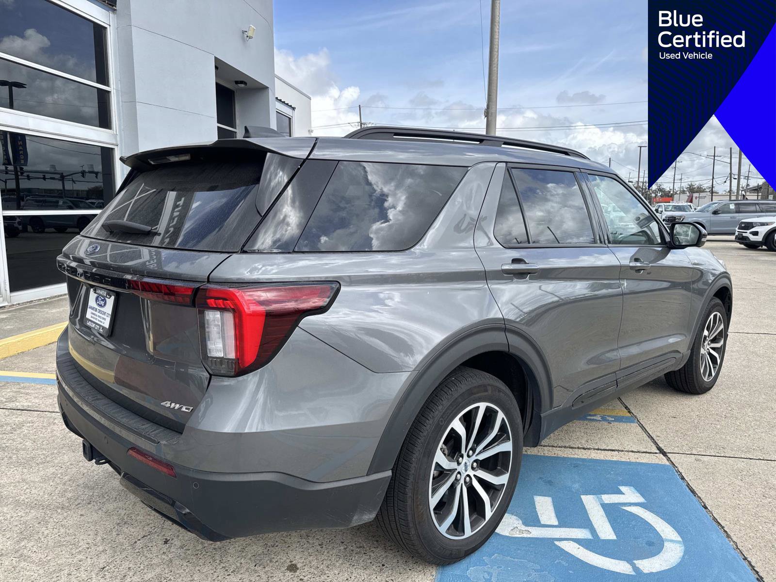Certified 2025 Ford Explorer ST-Line AWD/4WD image 11