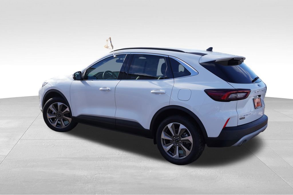 Certified 2025 Ford Escape Platinum w/ Premium Technology Package image 5