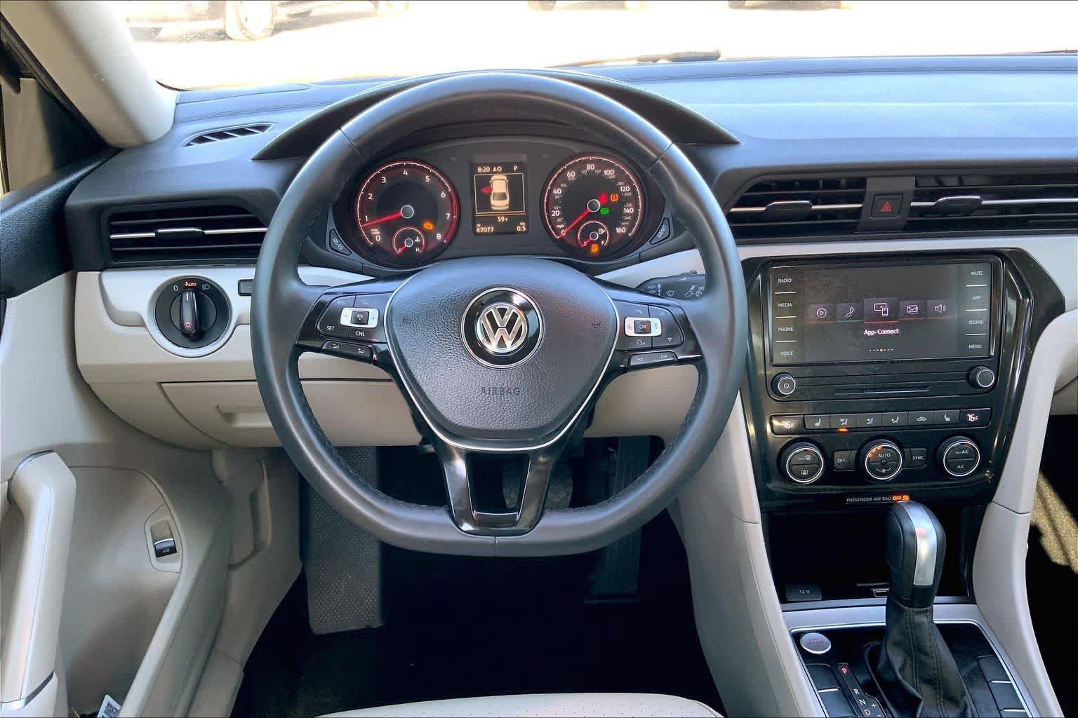 Used 2022 Volkswagen Passat 2.0T SE FWD image 8