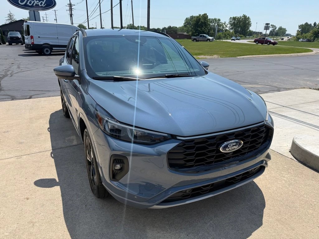 Certified 2024 Ford Escape ST-Line Elite AWD/4WD image 3