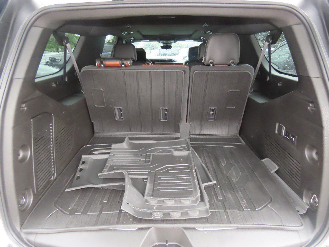 Used 2023 GMC Yukon XL Denali Ultimate w/ LPO, Floor Liner Package AWD/4WD image 13