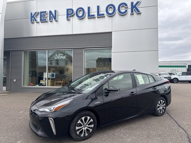 Used 2022 Toyota Prius LE image 2