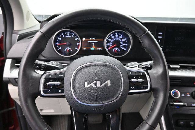 Used 2024 Kia Carnival LX FWD image 43