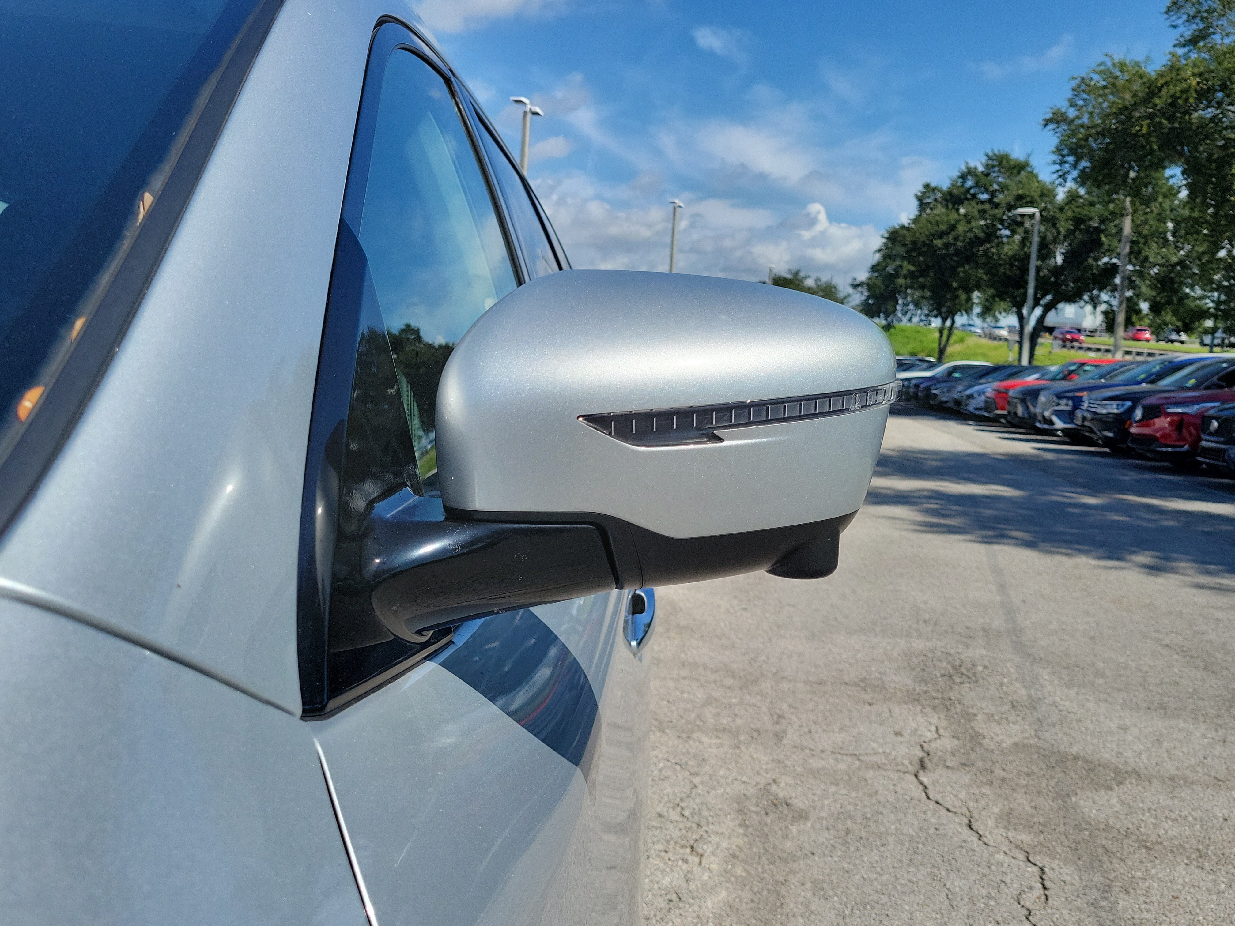 Used 2019 Nissan Pathfinder SL FWD image 4
