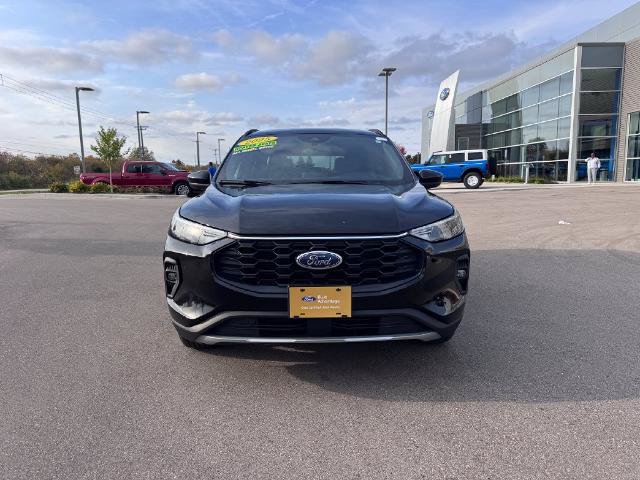 Certified 2025 Ford Escape ST-Line Select AWD/4WD image 3