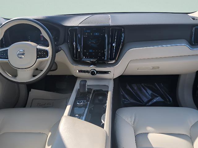 Used 2023 Volvo XC60 B5 Plus image 26