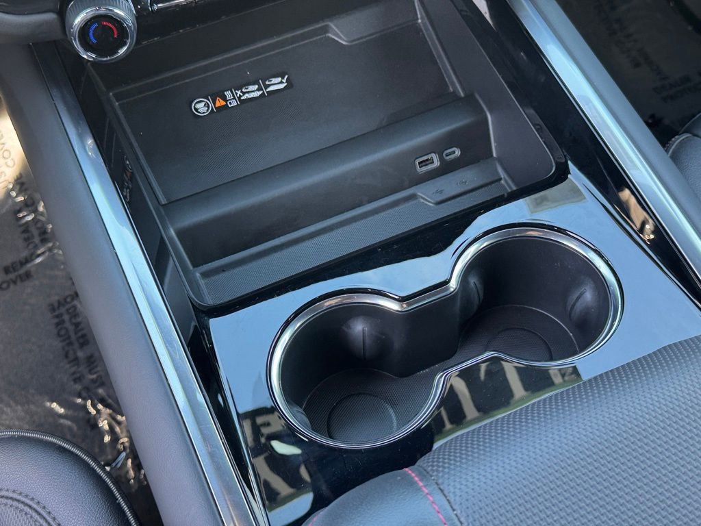 Used 2025 Chevrolet Suburban RST image 25