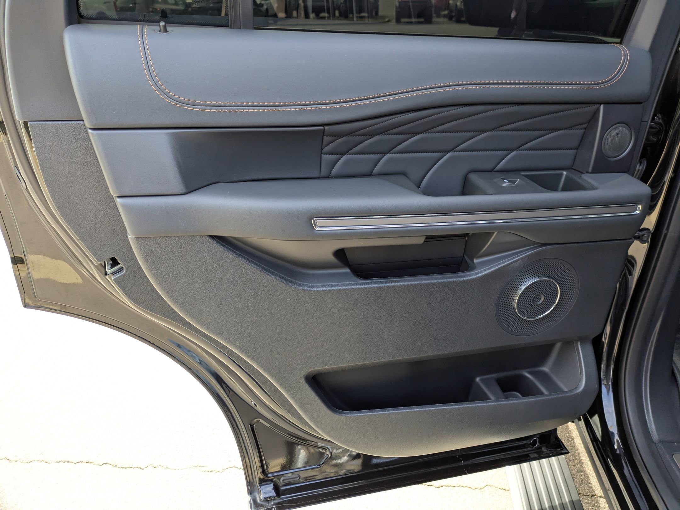 Certified 2024 Ford Expedition Platinum image 31