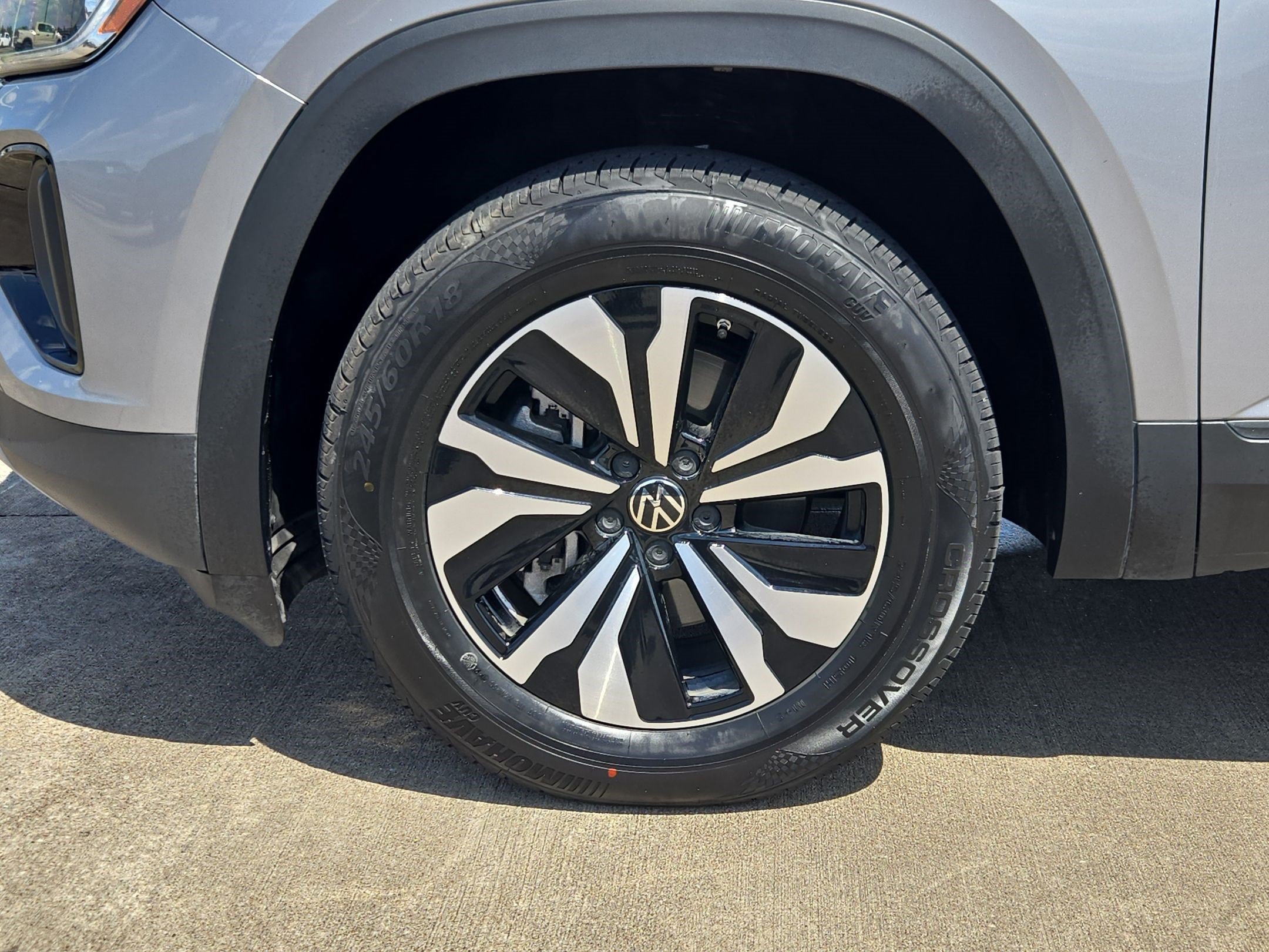 Used 2024 Volkswagen Atlas Cross Sport SE FWD image 13