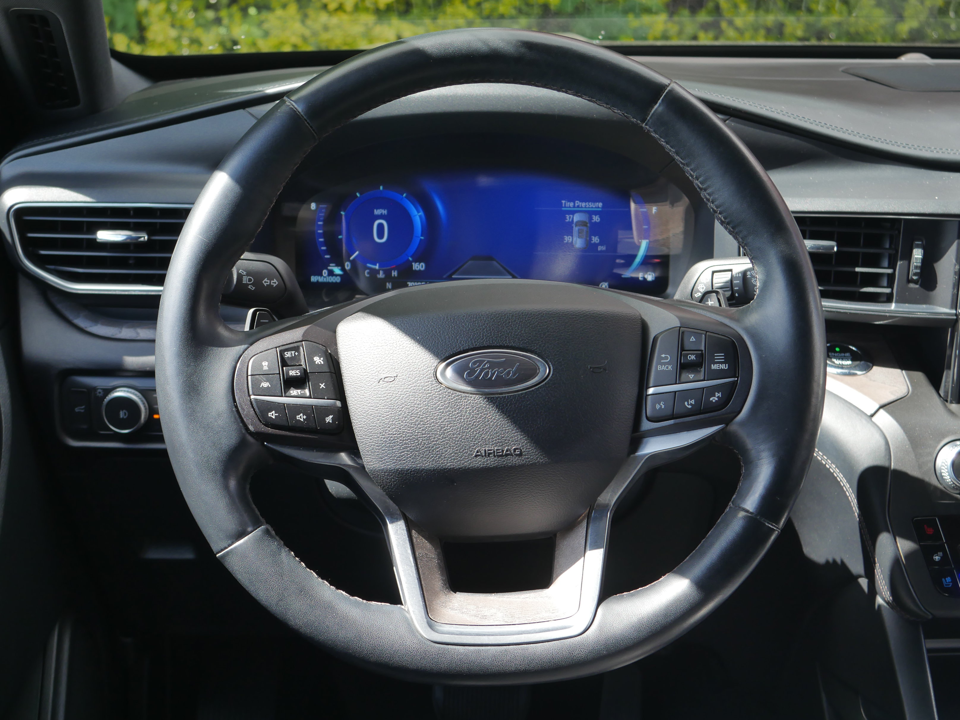 Certified 2020 Ford Explorer Platinum w/ Premium Technology Package AWD/4WD image 7
