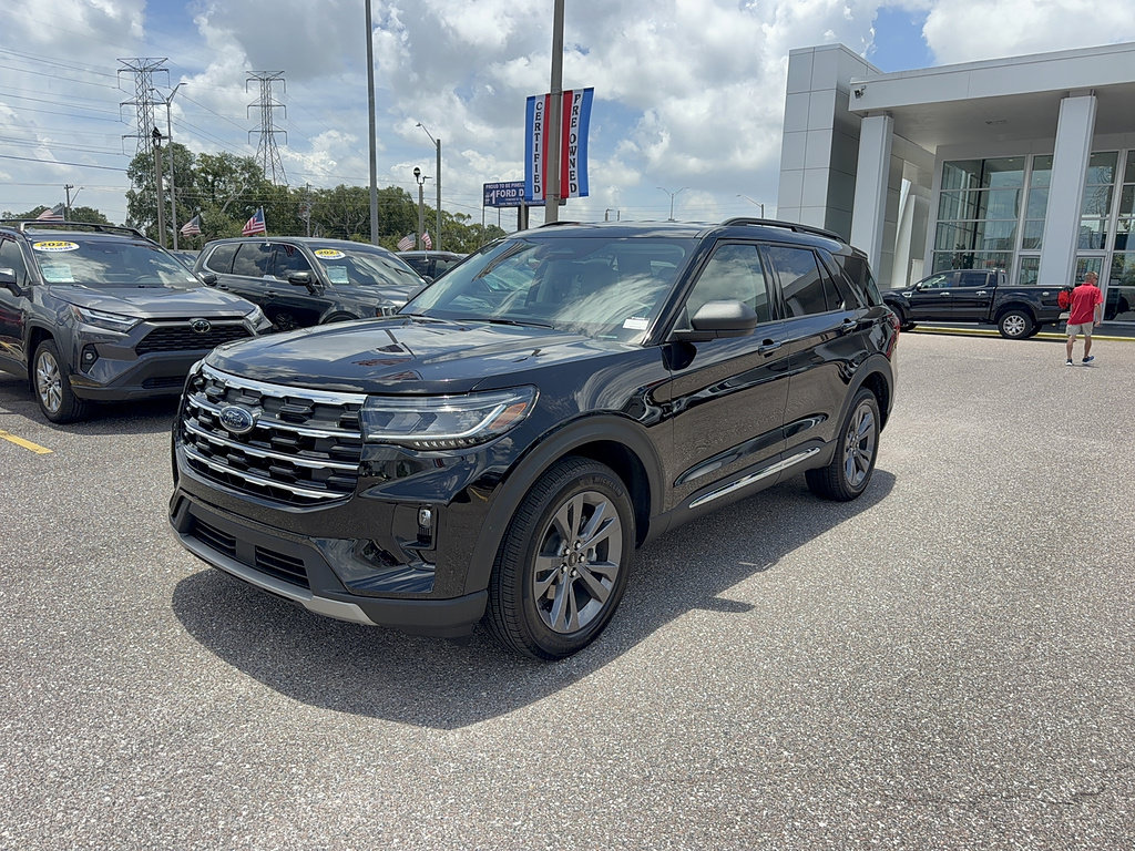 Certified 2025 Ford Explorer Active w/ Active Comfort Package AWD/4WD image 2