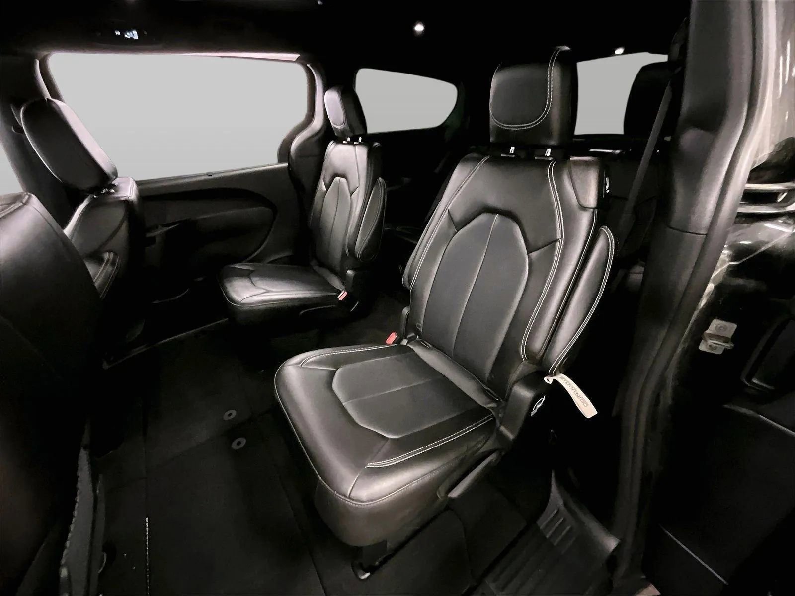 Used 2025 Chrysler Pacifica Select image 25