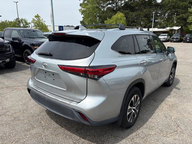 Used 2020 Toyota Highlander XLE AWD/4WD image 5