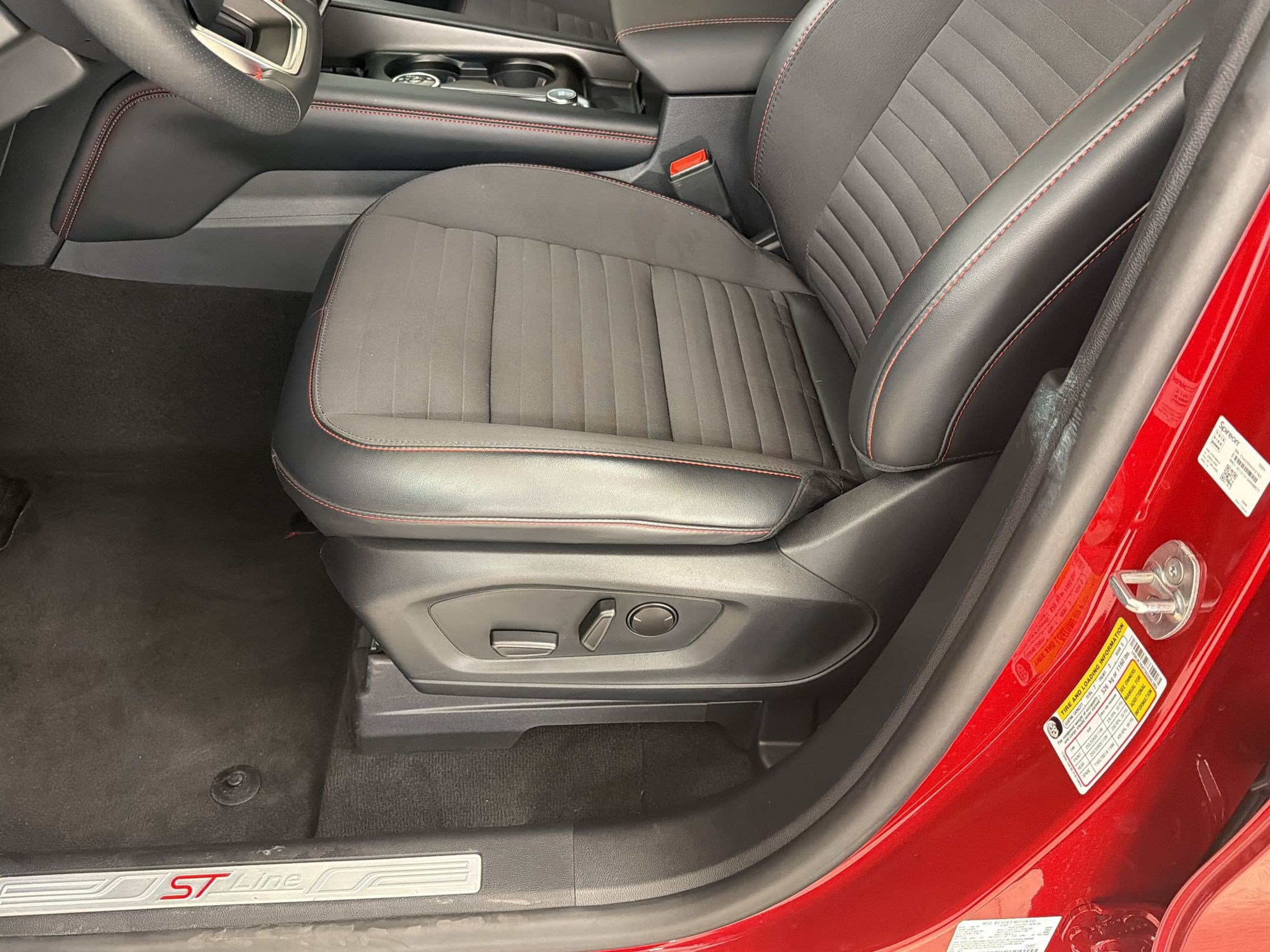 Certified 2025 Ford Explorer ST-Line RWD image 15