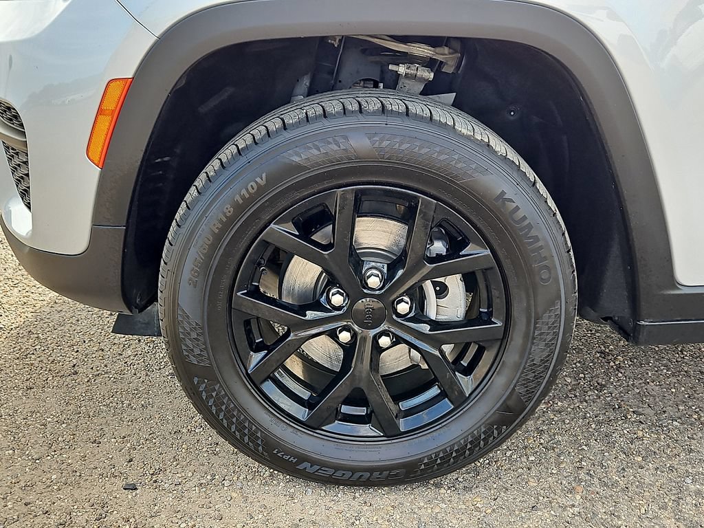 Used 2024 Jeep Grand Cherokee Altitude AWD/4WD image 5