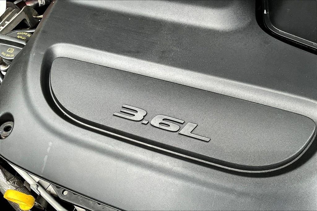 Used 2022 Chrysler Pacifica Limited AWD/4WD image 34