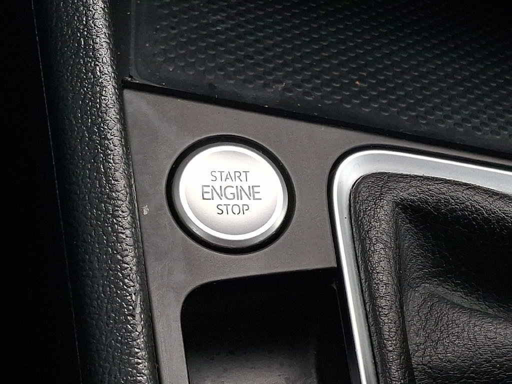 Used 2023 Volkswagen Jetta SE FWD image 23