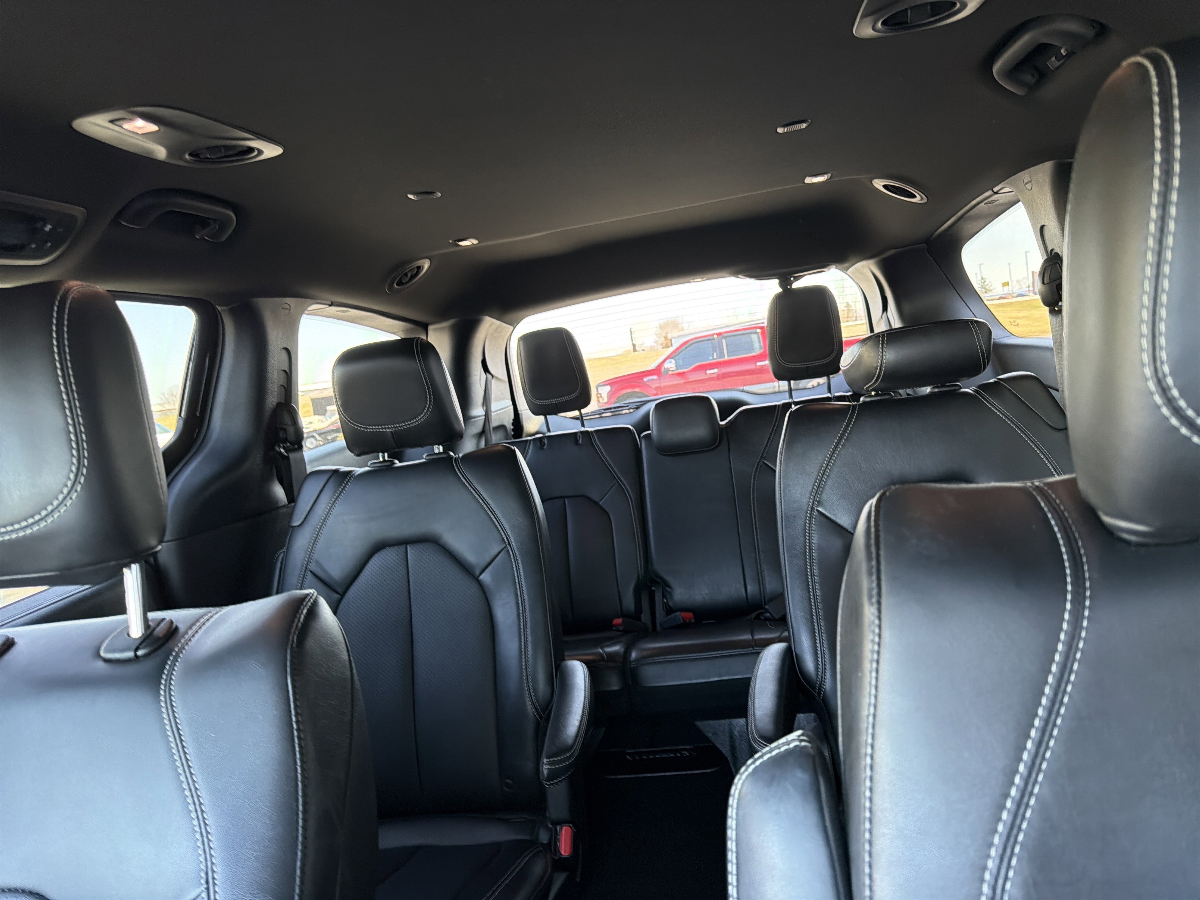 Used 2025 Chrysler Pacifica Select image 48