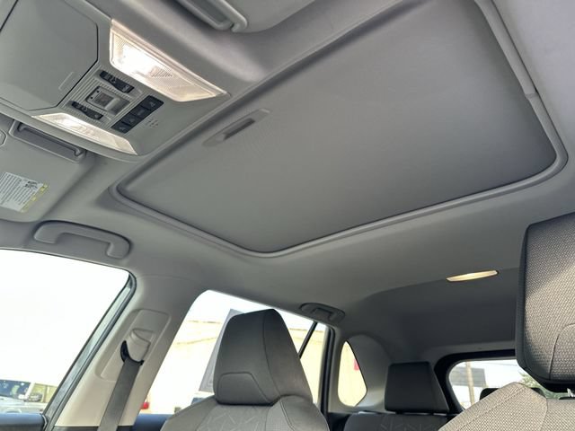 Used 2022 Toyota RAV4 XLE w/ Convenience Package FWD image 22