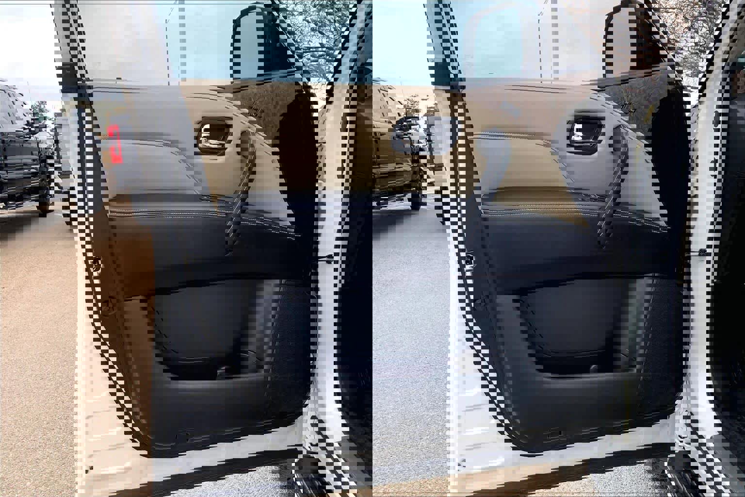 Used 2022 INFINITI QX80 Premium Select w/ Cargo Package image 22