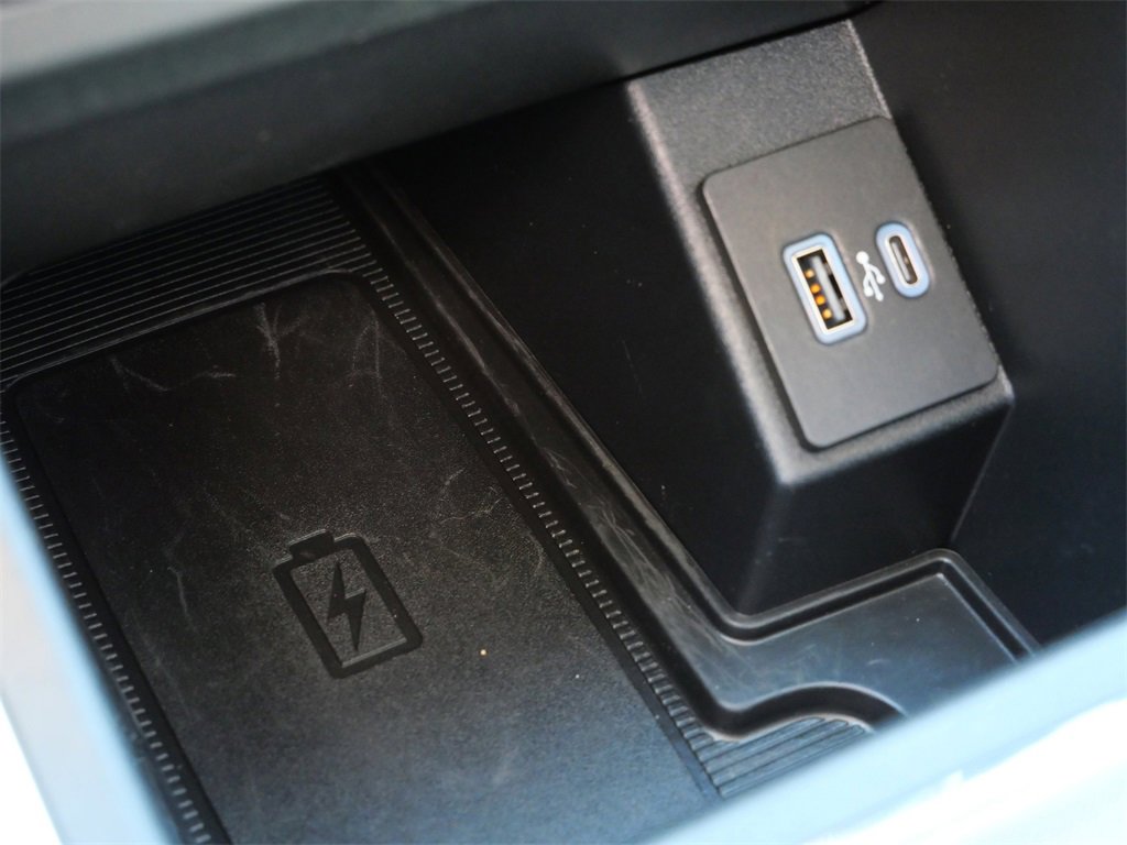 Certified 2022 Ford Edge Titanium w/ Class II Trailer Tow Package image 21