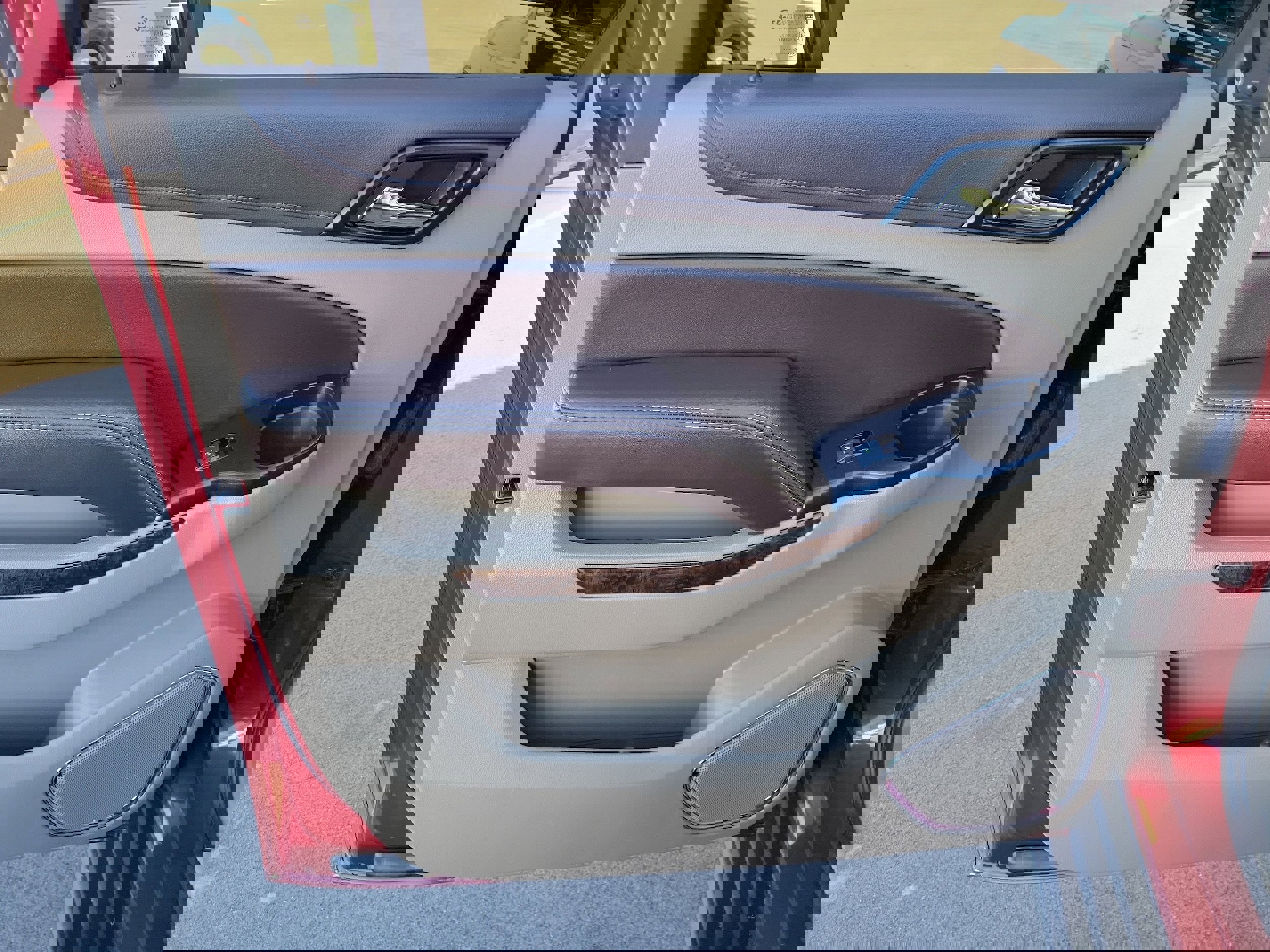 Used 2018 Chevrolet Suburban LT w/ Luxury Package image 11