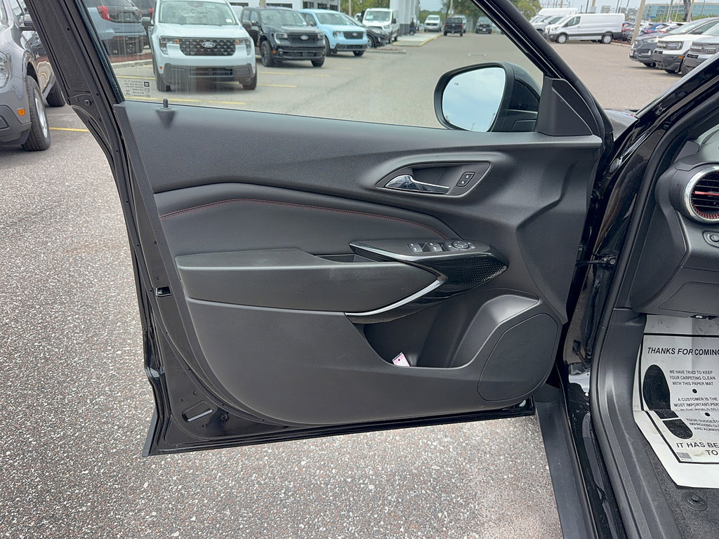 Used 2025 Chevrolet Trax RS w/ Sunroof Package FWD image 8