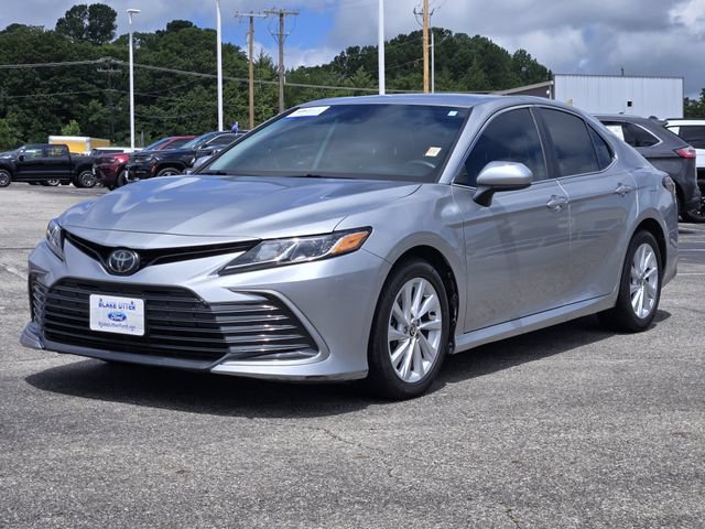 Used 2021 Toyota Camry LE FWD image 3