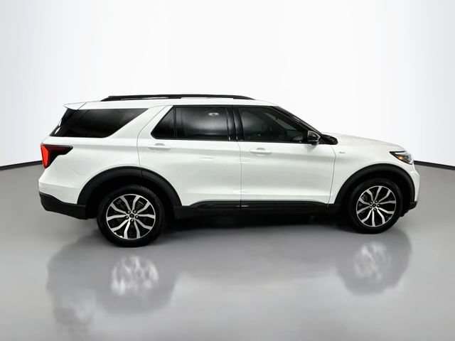 Certified 2025 Ford Explorer ST-Line AWD/4WD image 8