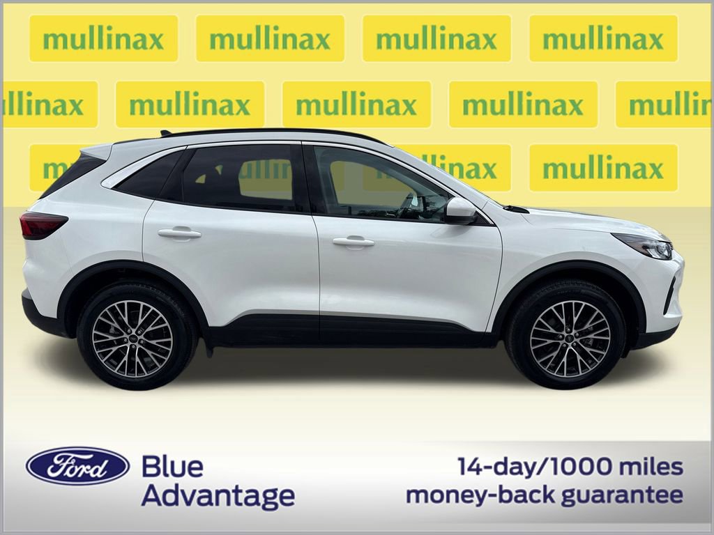 Certified 2024 Ford Escape SE image 4