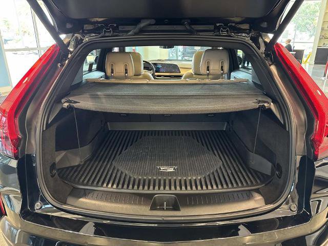 Used 2024 Cadillac XT4 Luxury w/ Cold Weather Package FWD image 12