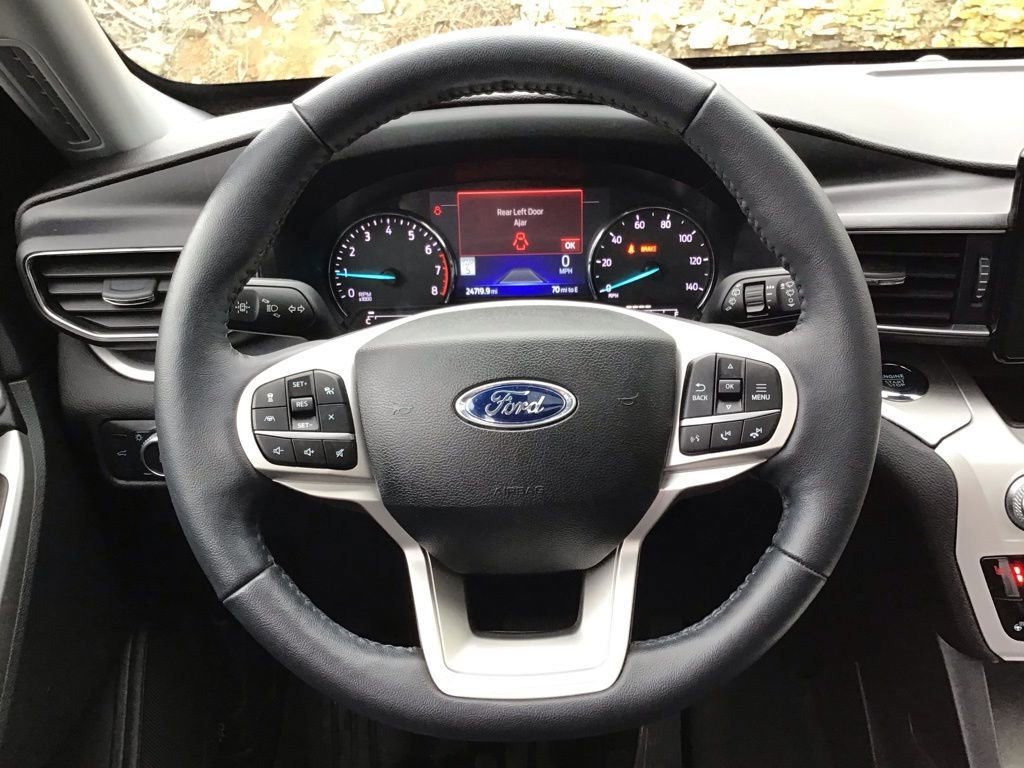 Certified 2022 Ford Explorer XLT w/ Equipment Group 202A image 18