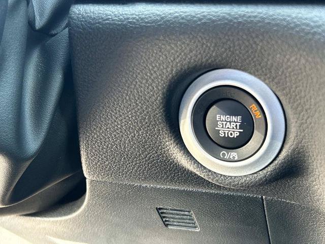 Used 2025 Chrysler Pacifica Select FWD image 21