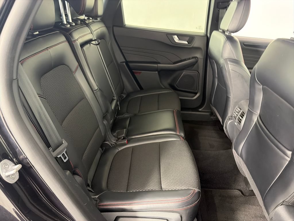 Certified 2025 Ford Escape ST-Line Select AWD/4WD image 29