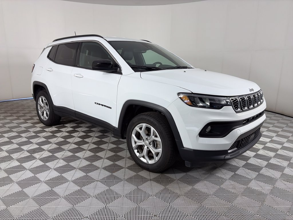 Used 2024 Jeep Compass Latitude AWD/4WD image 1