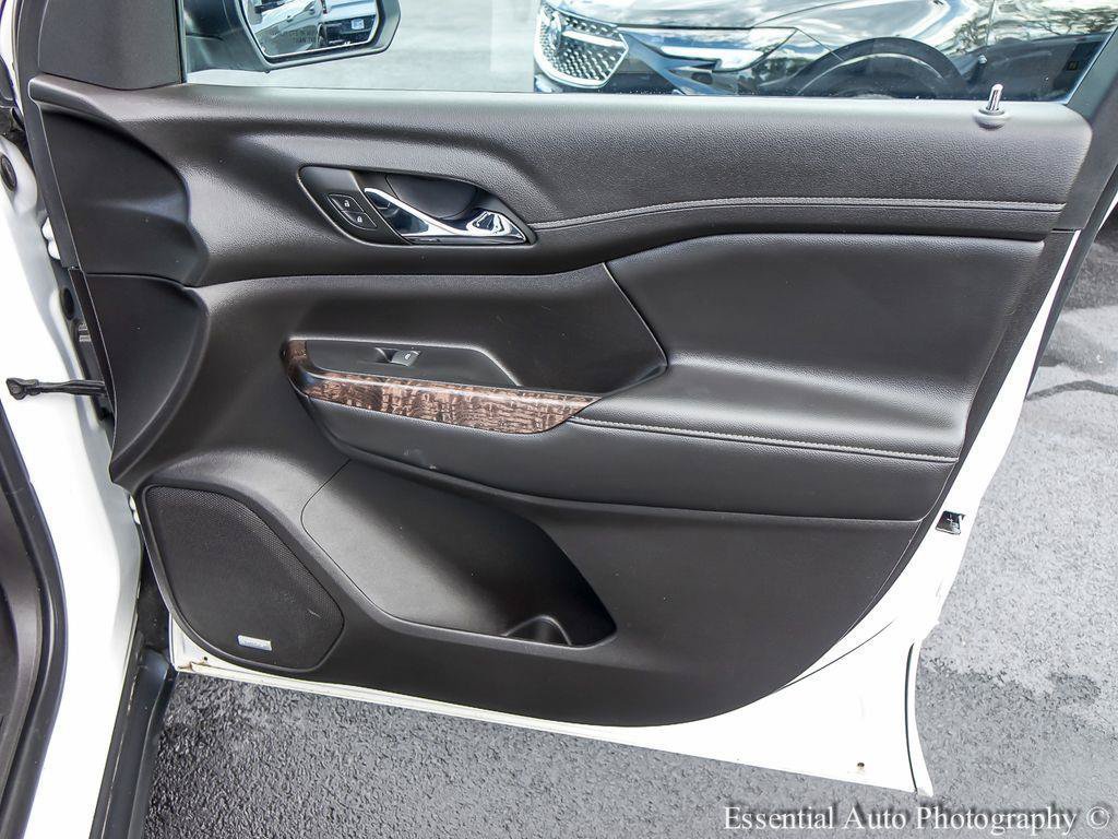Used 2023 GMC Acadia Denali w/ Denali Technology Package FWD image 26