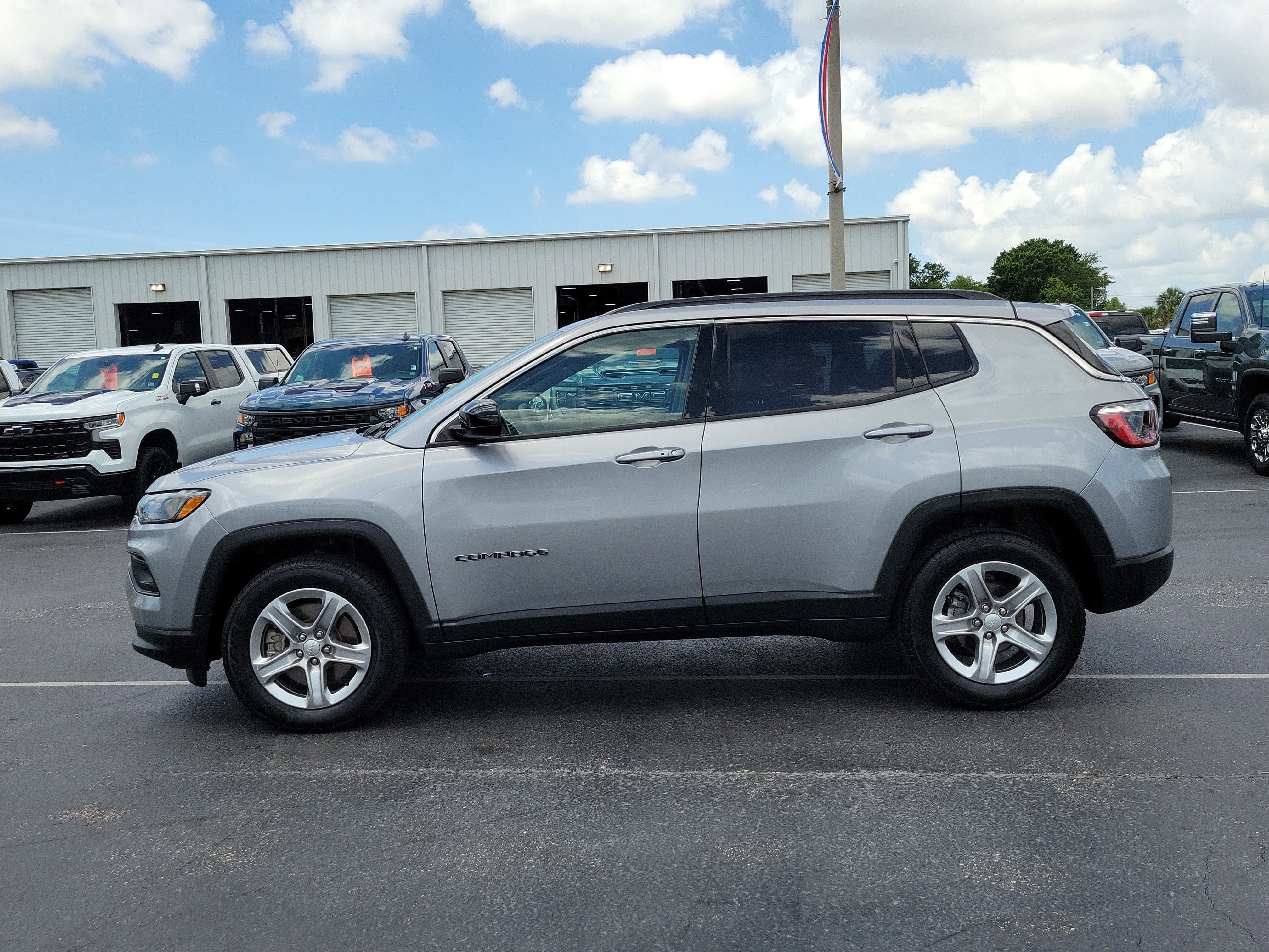 Used 2024 Jeep Compass Latitude AWD/4WD image 6