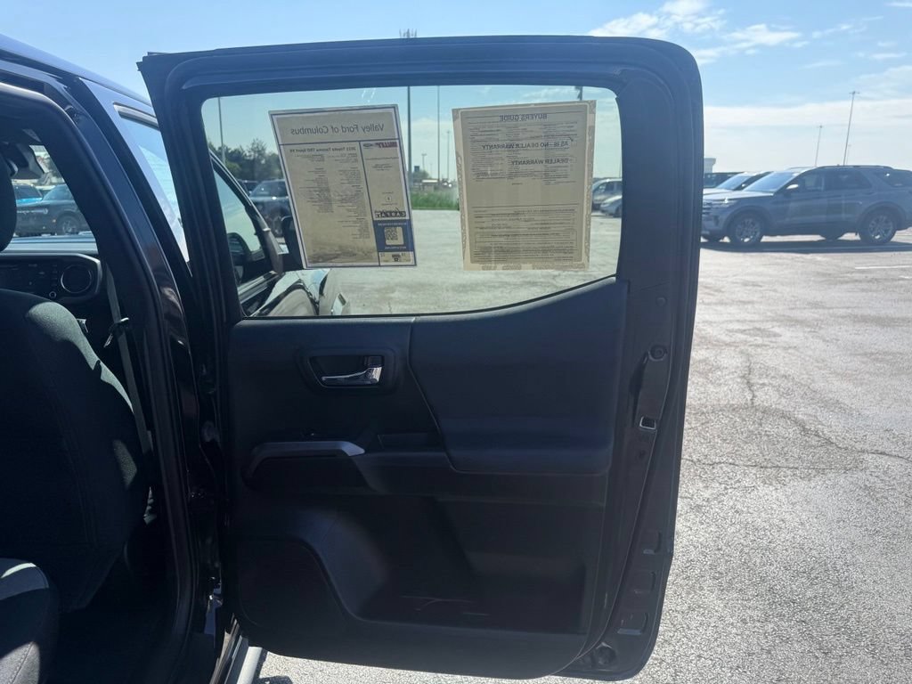 Used 2021 Toyota Tacoma TRD Sport AWD/4WD image 55