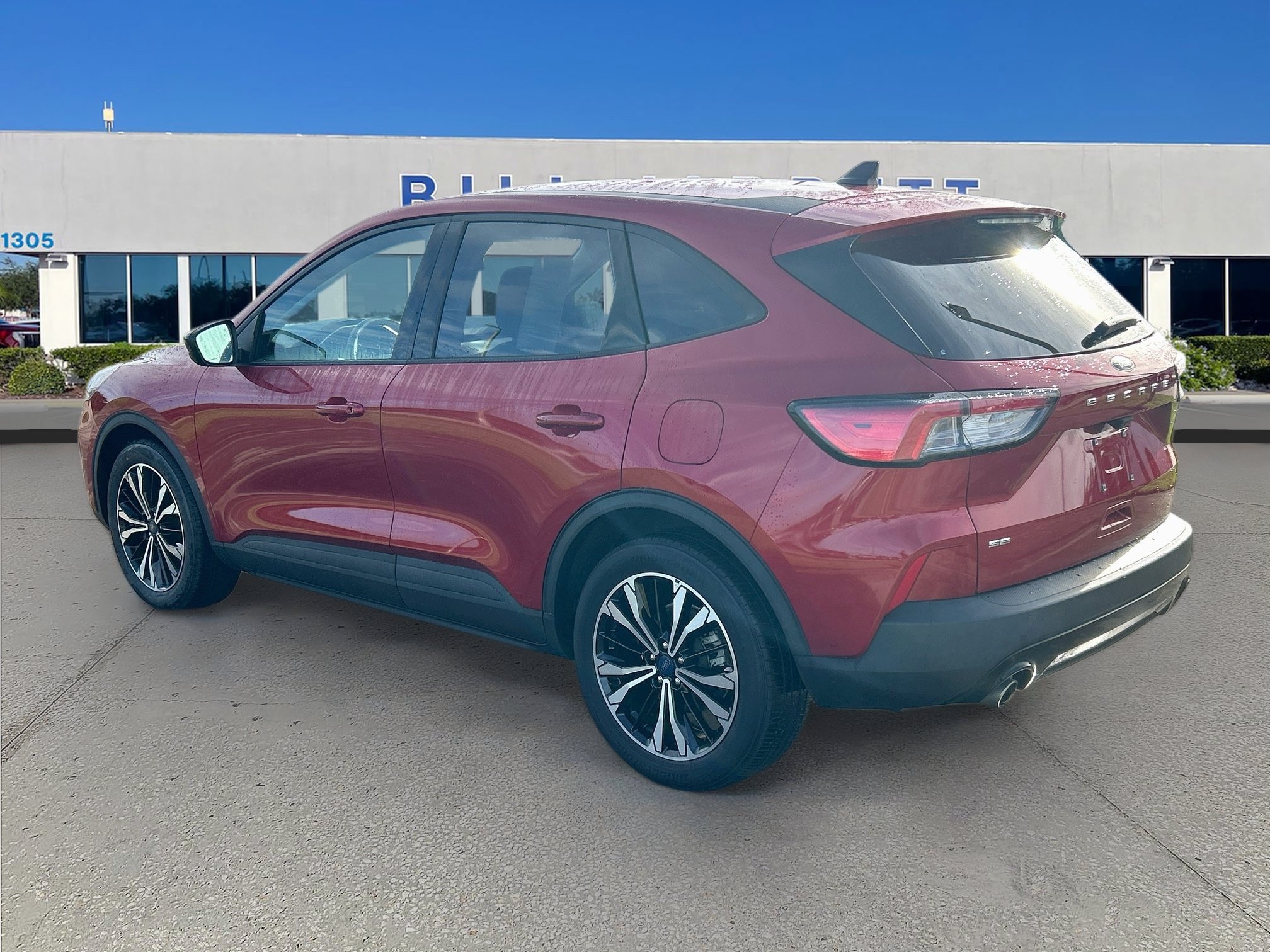 Certified 2022 Ford Escape SE w/ SE Sport Appearance Package FWD image 5