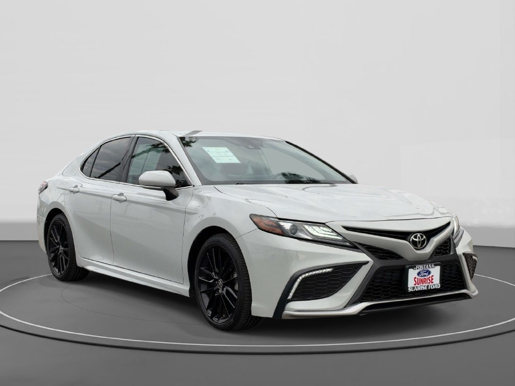 Used 2022 Toyota Camry XSE FWD image 4