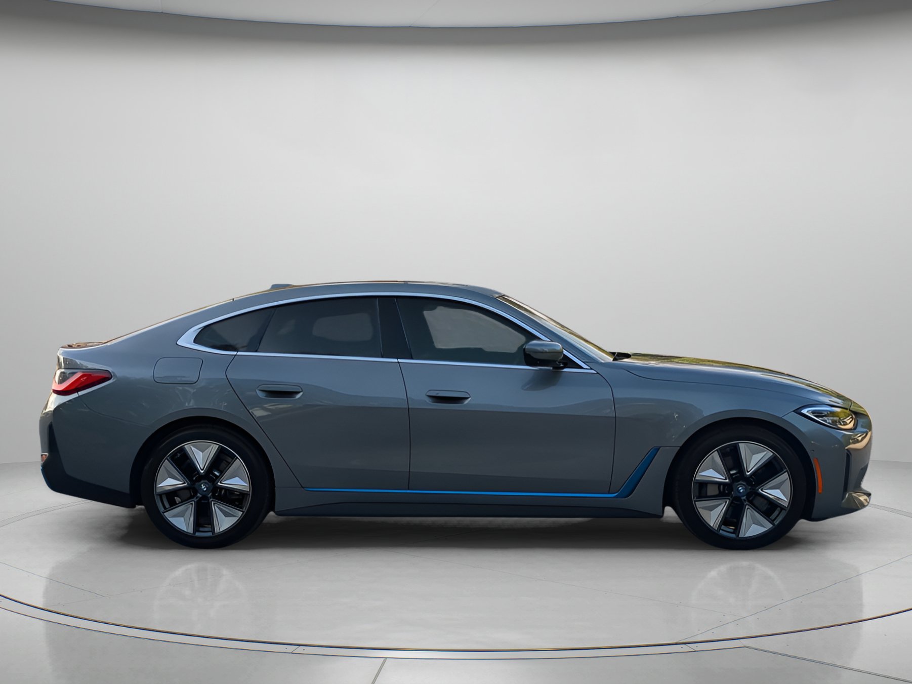Used 2023 BMW i4 eDrive40 w/ Premium Package RWD image 39