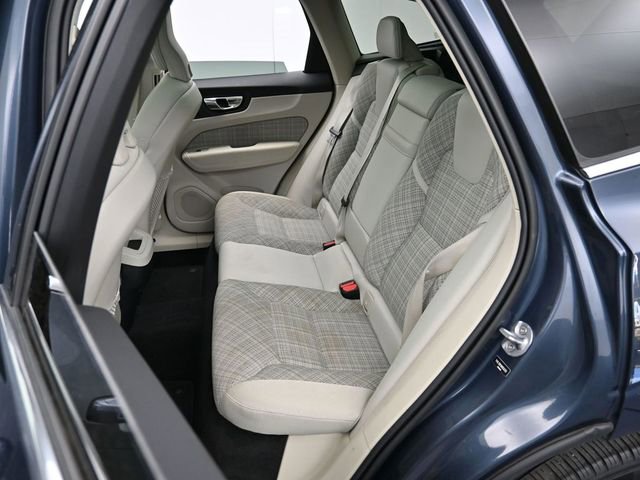 Used 2022 Volvo XC60 B5 Momentum image 26